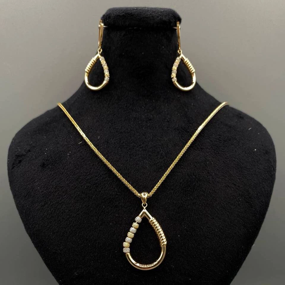 نیم ست طلا 18 عیار زنانه ترکیب گوی سفید و طلایی شامل آویز و گوشواره لاوندر کد 534-3.36