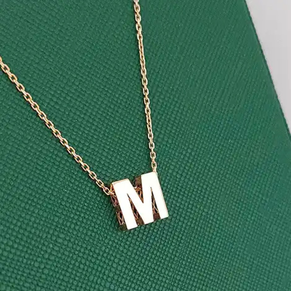 آویز طلا 18 عیار زنانه حرف M