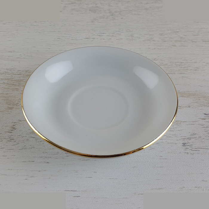 نعلبکی مقصود مدل خط طلا بسته 6 عددی نعلبکی مقصود مدل خط طلا بسته 6 عددی