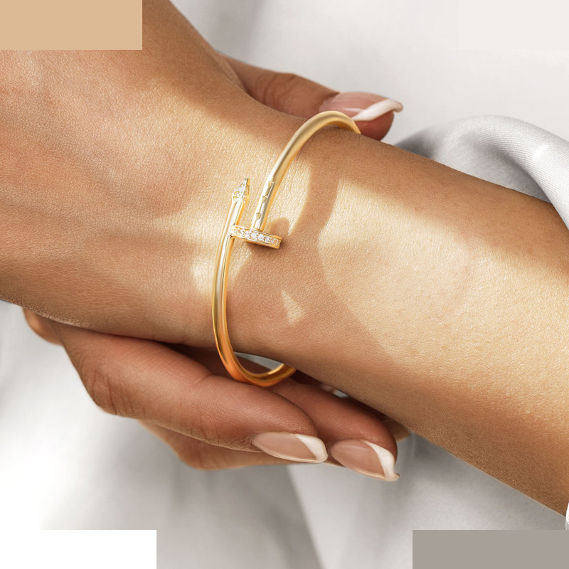 بنگل طلا 18 عیار زنانه ماوی گالری مدل میخ اورج بنگل طلا 18 عیار زنانه ماوی گالری مدل میخ اورج