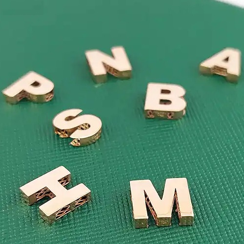 آویز طلا 18 عیار زنانه حرف A