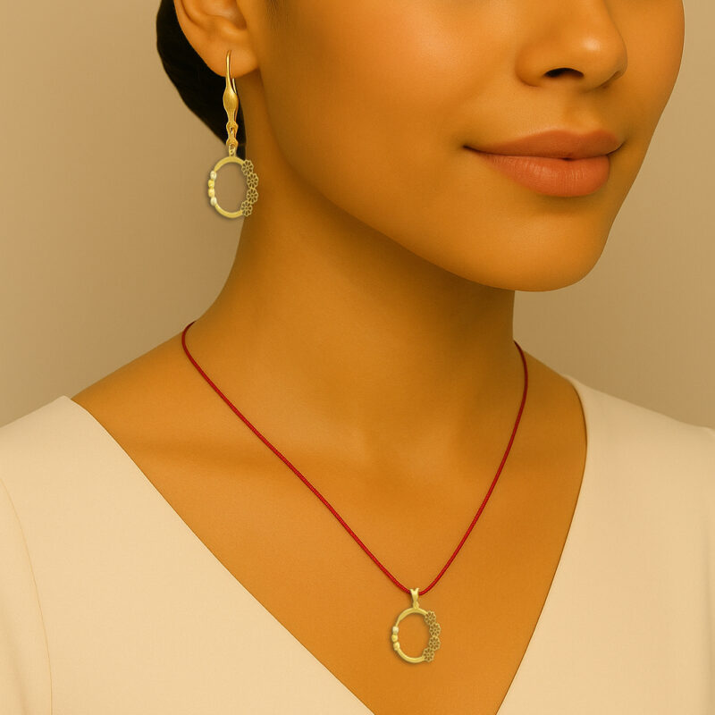 نیم ست طلای 18 عیار زنانه گوی سفید و طلایی گوشواره و آویز کد 595 نیم ست طلای 18 عیار زنانه گوی سفید و طلایی گوشواره و آویز کد 595