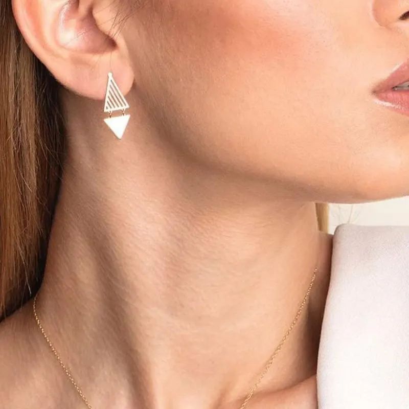 گوشواره طلا 18عیار طرح مثلث قرینه