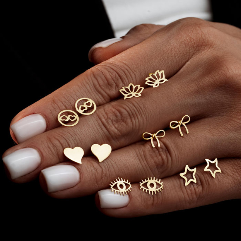 گوشواره طلا 18 عیار طرح قلب دوبل در دایره