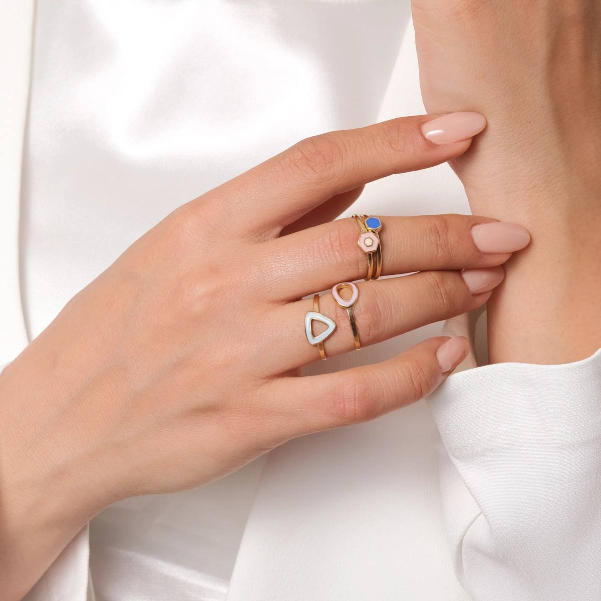 انگشتر طلای 18 عیار زنانه بان گالری مدل کندوی طلایی انگشتر طلای 18 عیار زنانه بان گالری مدل کندوی طلایی