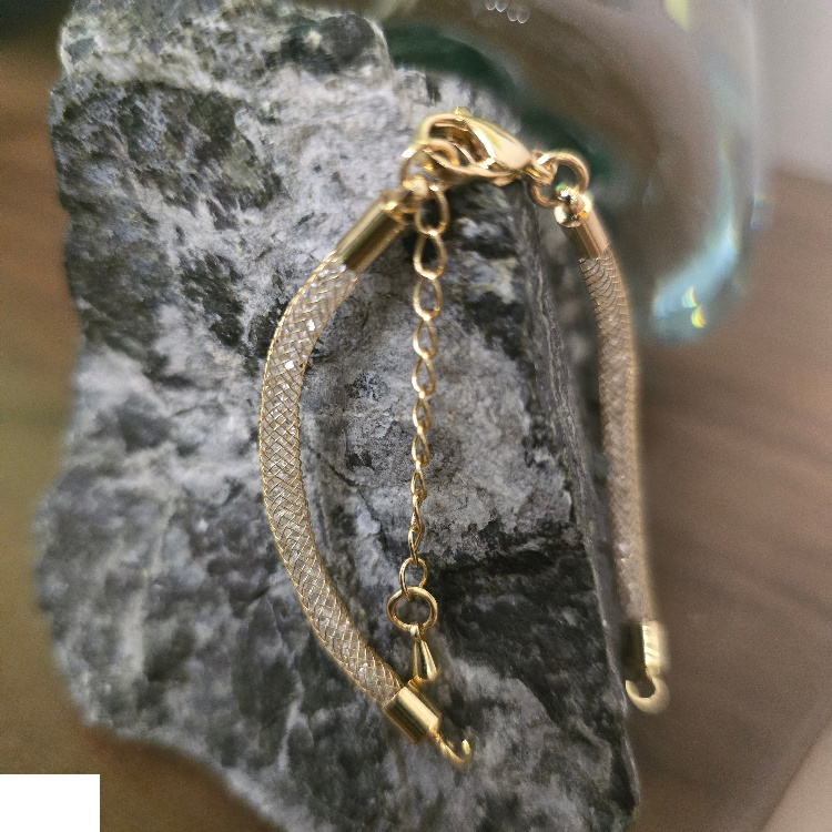 دستبند طلا 18 عیار زنانه شمیم گلد گالری مدل گل رز دستبند طلا 18 عیار زنانه شمیم گلد گالری مدل گل رز