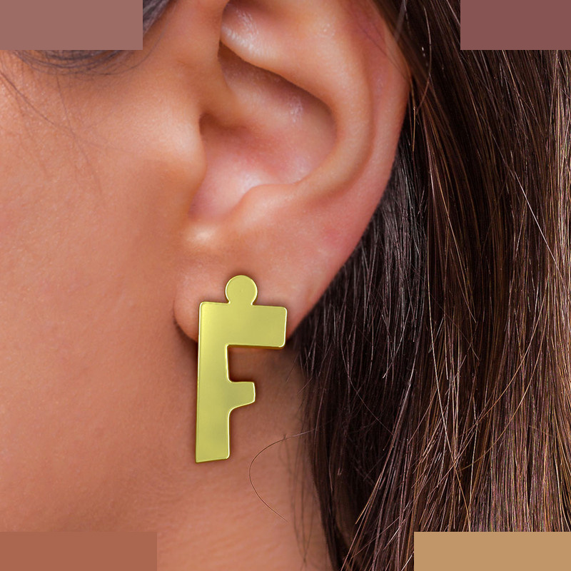 گوشواره طلا 18 عیار زنانه مدوپد مدل حرف F کد GA1-16673