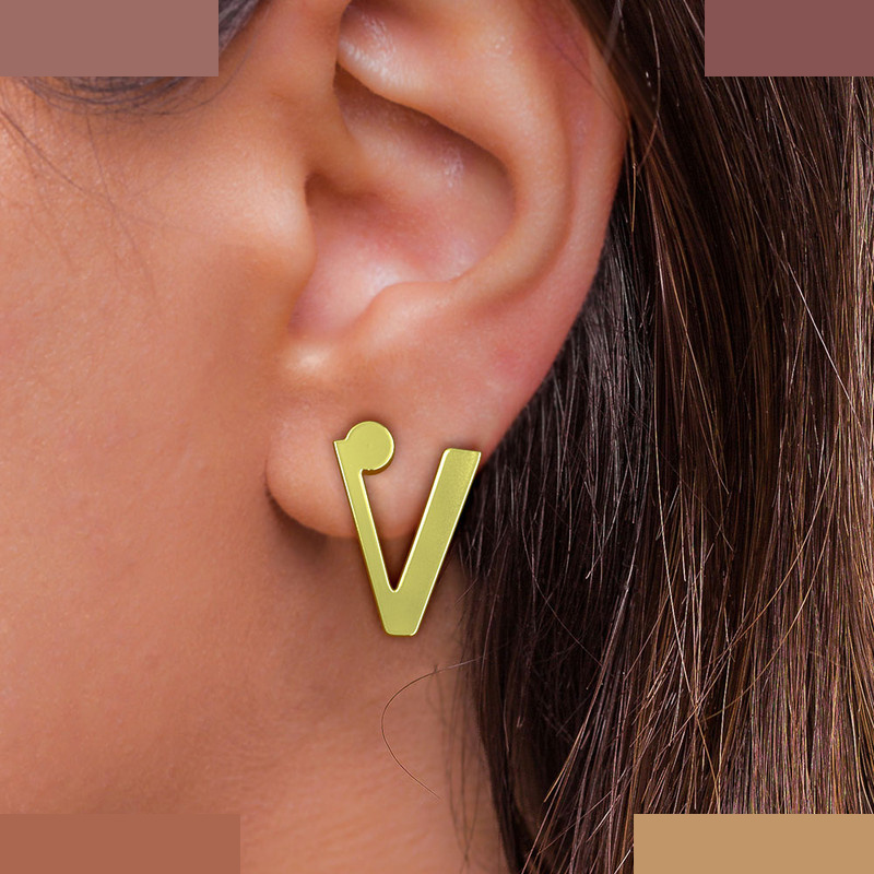 گوشواره طلا 18 عیار زنانه مدوپد مدل حرف V کد GA1-16856