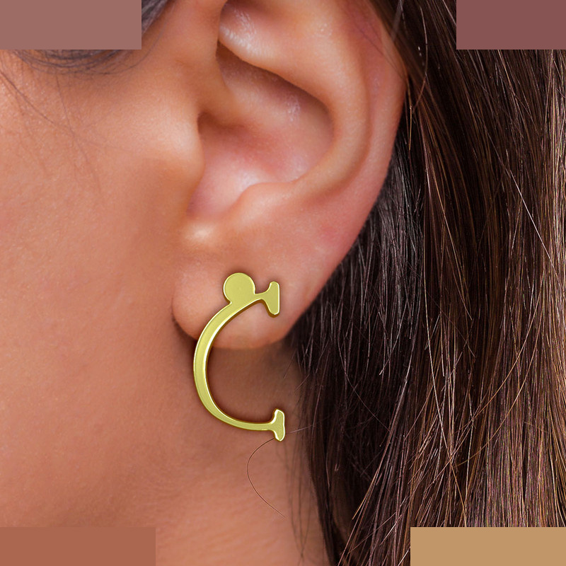 گوشواره طلا 18 عیار زنانه مدوپد مدل حرف C کد GA1-16967