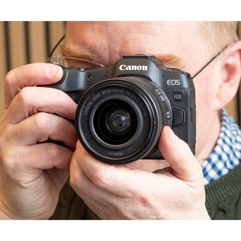 دوربین دیجیتال بدون آینه کانن مدل EOS R8 RF 24-50mm F4.5-6.3 IS STM