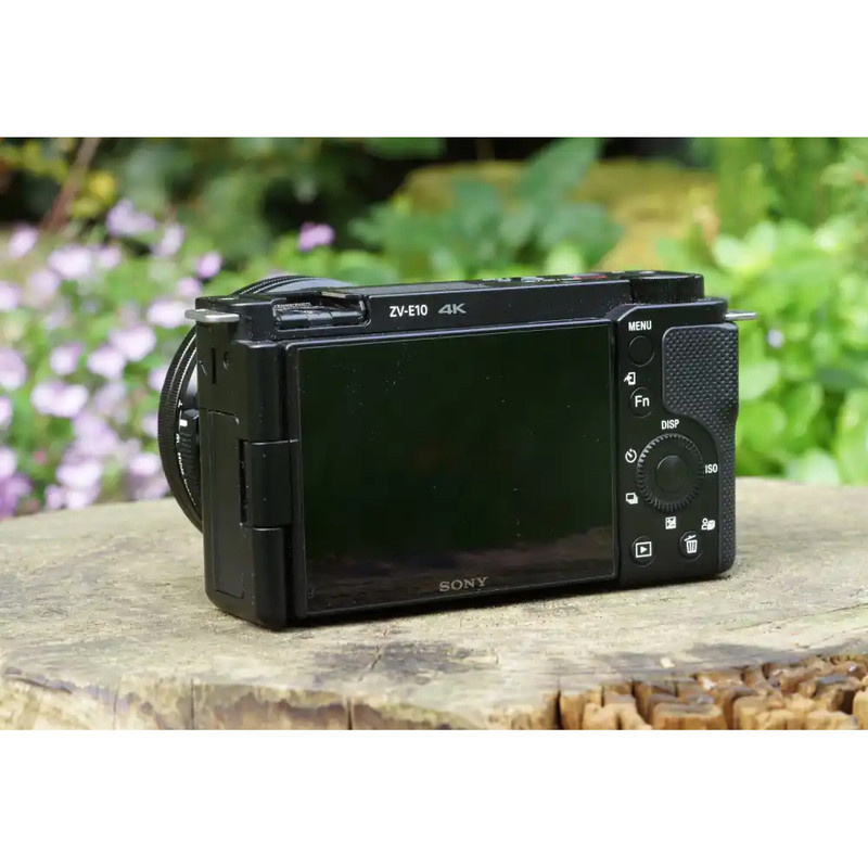 دوربین دیجیتال بدون آینه سونی مدل ZV-E10 به همراه لنز 16-50 میلی متر OSS