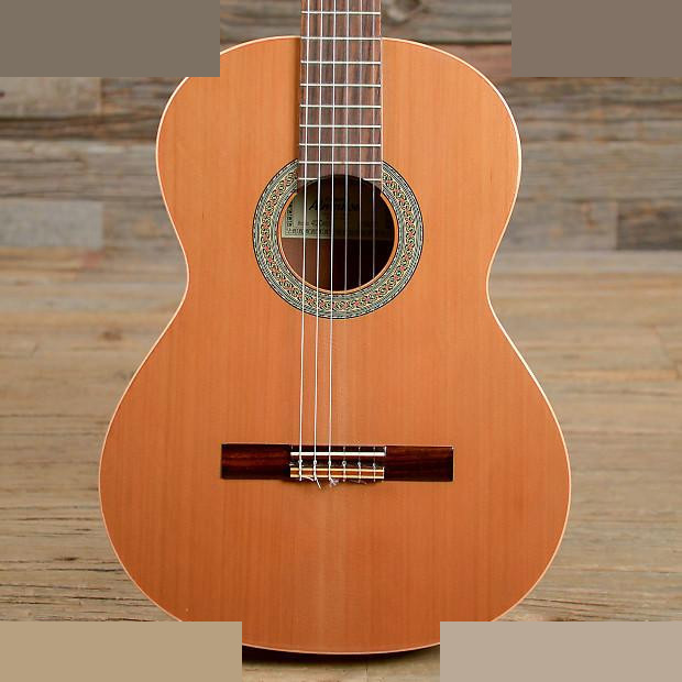 گیتار کلاسیک آلمانزا مدل 402 Cedro