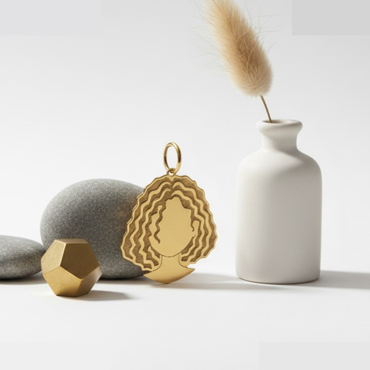 آویز گردنبند طلا 18 عیار زنانه گالری قو طلایی طرح دختر با موهای فر آویز گردنبند طلا 18 عیار زنانه گالری قو طلایی طرح دختر با موهای فر