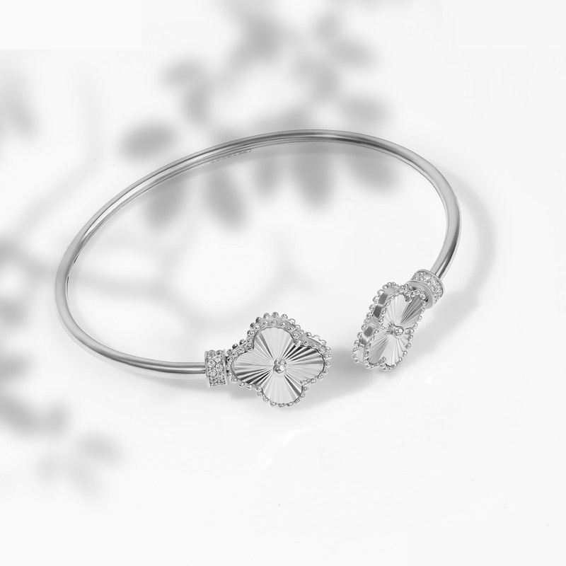 بنگل طلا 18 عیار زنانه ماوی گالری مدل ونکلیف الحمبرا صدف بنگل طلا 18 عیار زنانه ماوی گالری مدل ونکلیف الحمبرا صدف