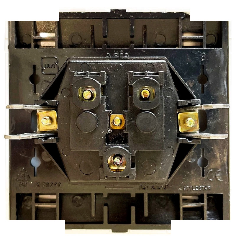 پریز برق ارت دار صنایع آسیا الکتریک مدل CSS