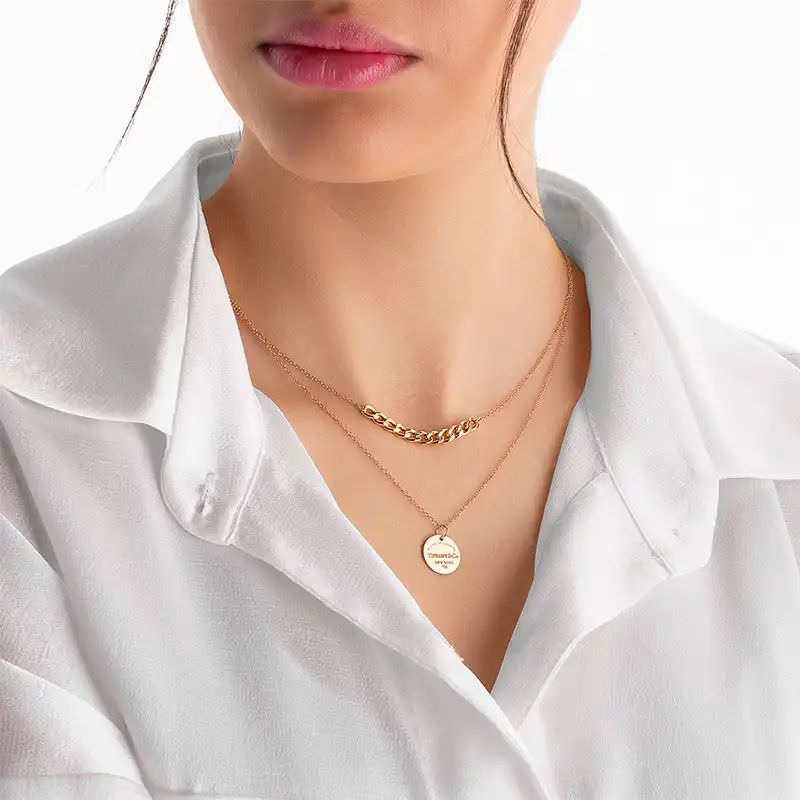 گردنبند طلا 18 عیار طرح کارتیه و پلاک گرد تیفانی