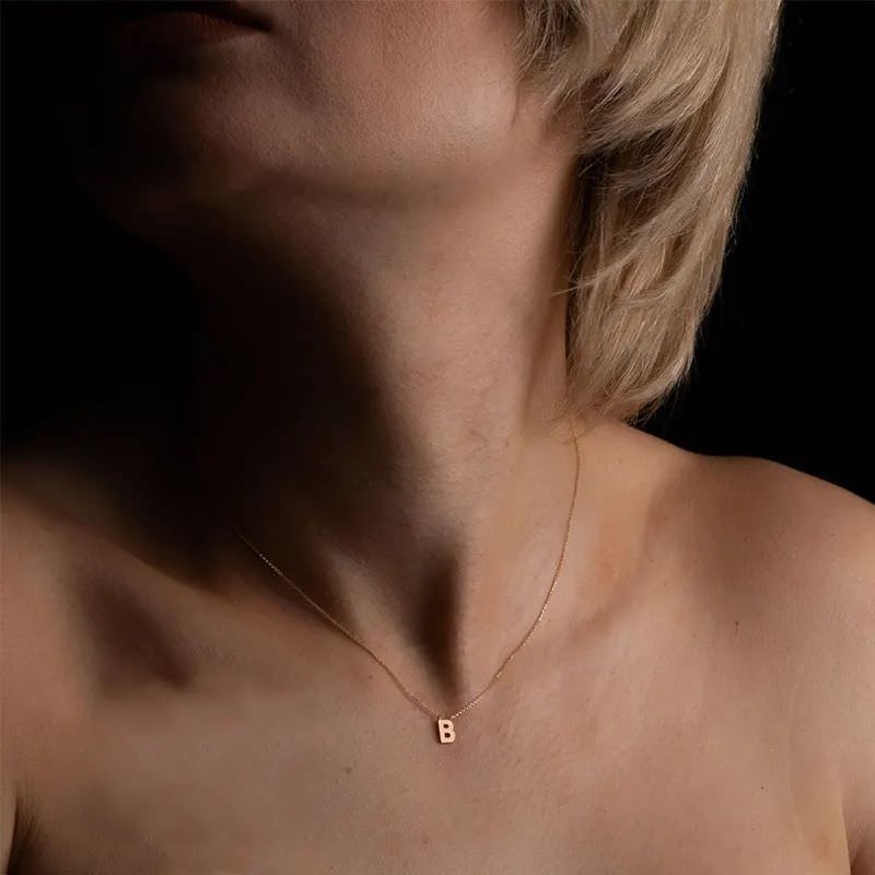 گردنبند طلا 18 عیار طرح حرف B با فونت ساده