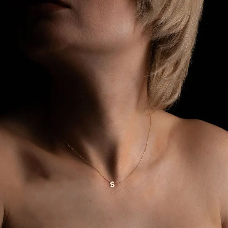 گردنبند طلا 18 عیار طرح حرف S با فونت ساده