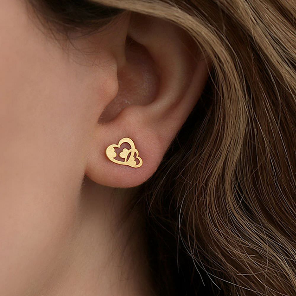 گوشواره طلا 18عیار زنانه طرح میخی طرح چند قلبی