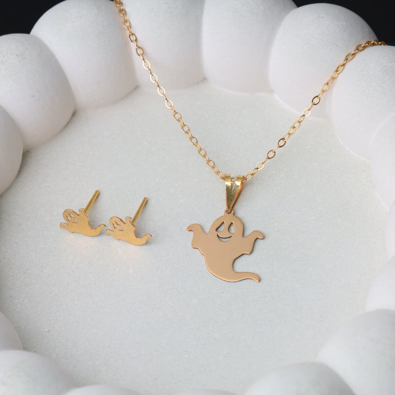 گوشواره میخی طلا 18 عیار طرح روح شیطون