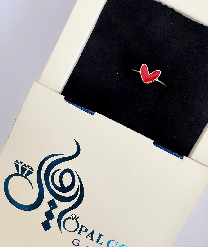 انگشتر طلا 18 عیار زنانه اپال گلد مدل مینیمال قلب قرمز میناکاریکد sh0433  سایز 56