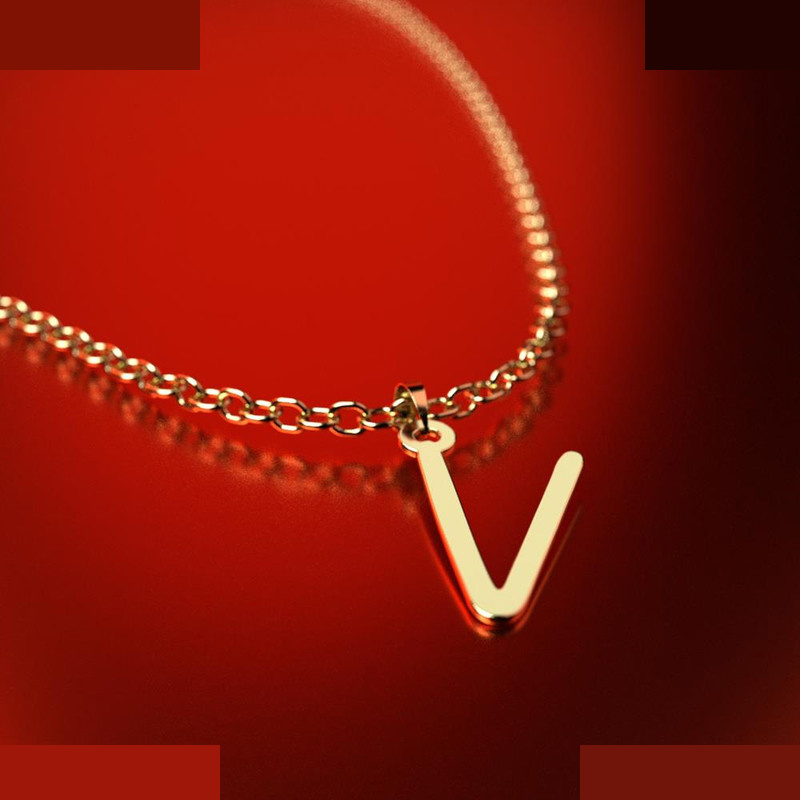 نیم ست طلا 18 عیار زنانه مدوپد مدل حرف V کد NA17194