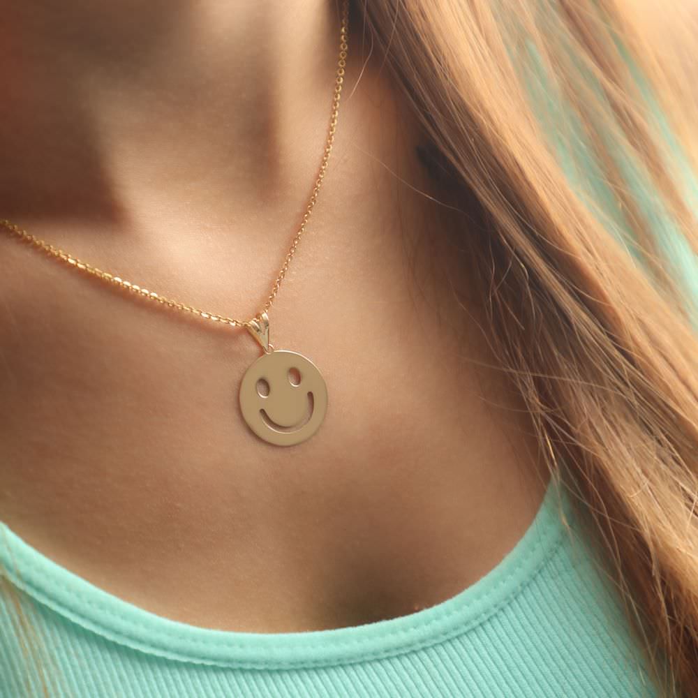 پلاک طلا زنانه طلا 18عیار طرح ایموجی لبخند