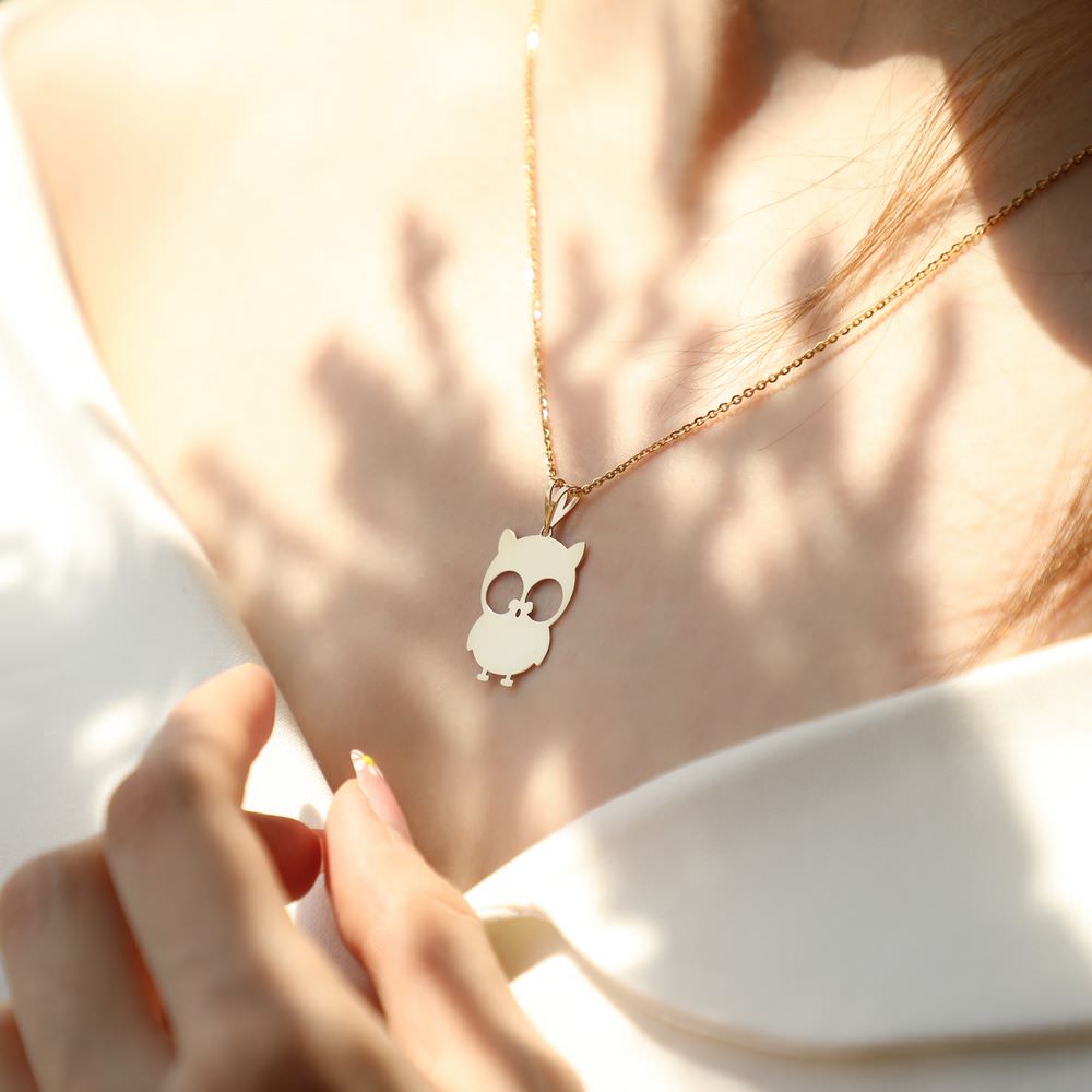 پلاک طلا زنانه طلا 18عیار طرح جغد با نمک