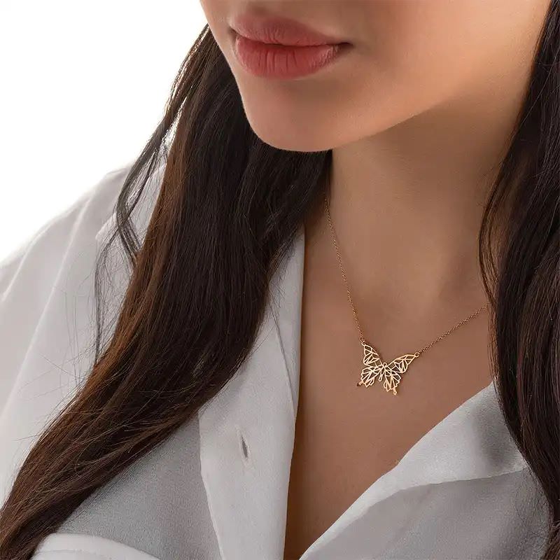 گردنبند طلا 18عیار طرح پروانه هندسی