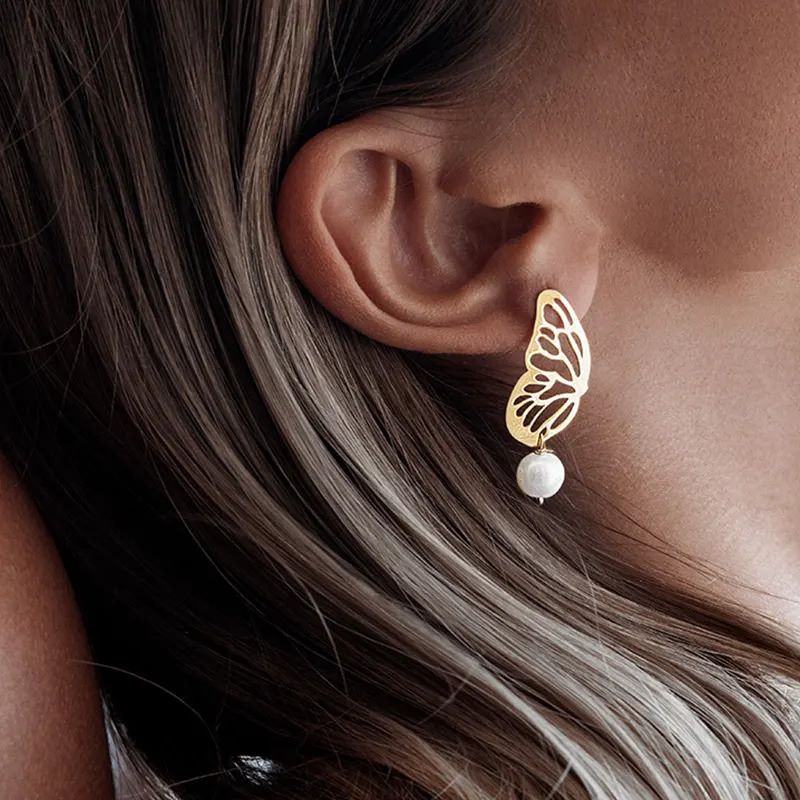 گوشواره طلا 18عیار طرح پروانه بال نیمه