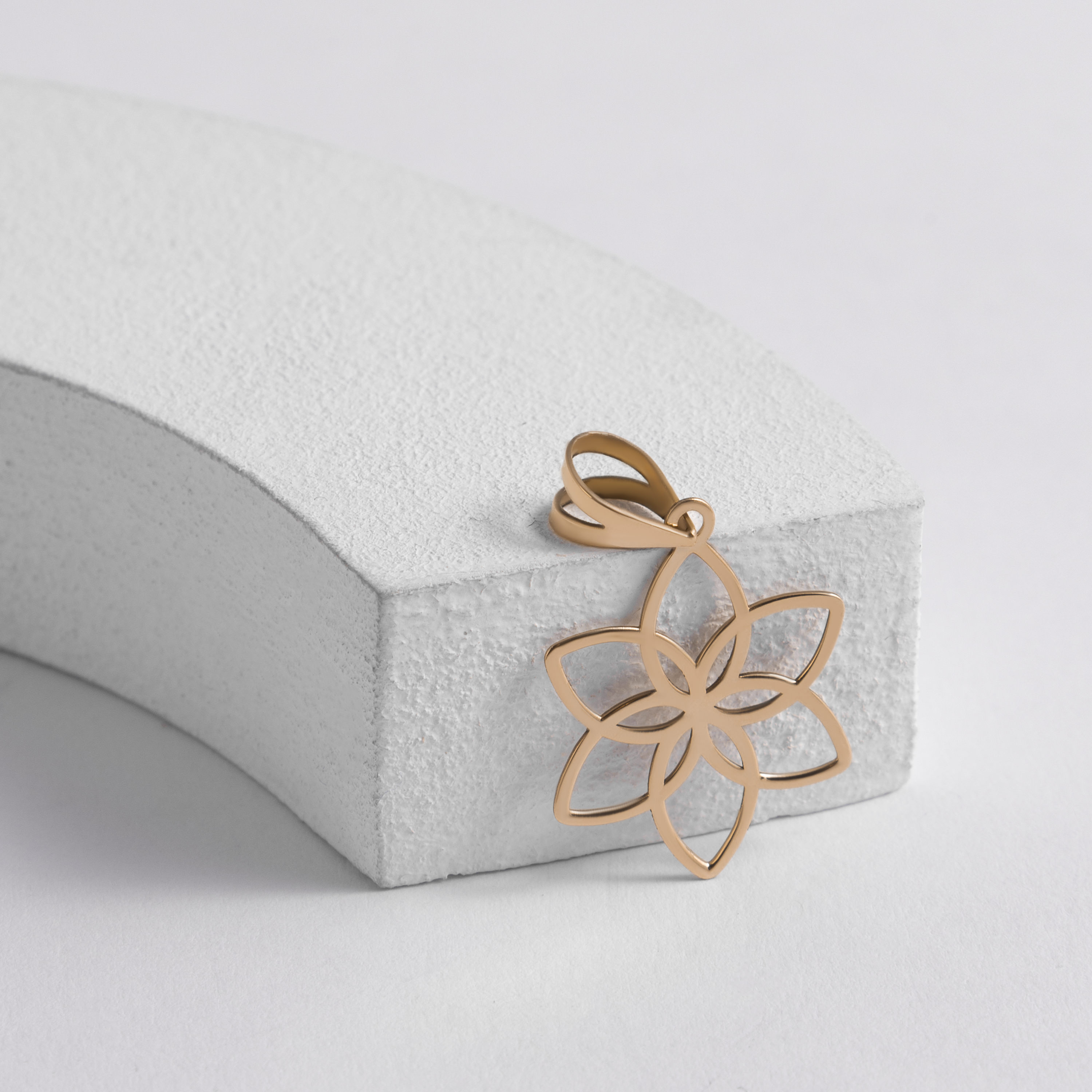 پلاک طلا طرح 18عیار طرح گل لوتوس