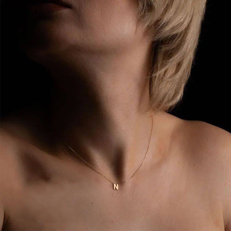 گردنبند طلا 18 عیار طرح حرف N با فونت ساده