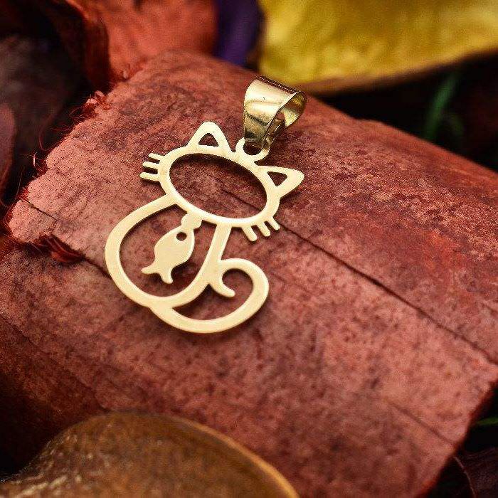 پلاک طلا 18عیار زنانه طرح گربه با کراوات ماهی