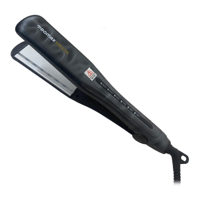 اتو مو پرومکس مدل 5764K، با صفحات پهن از جنس سرامیک، دارای نشانگر LED، گستره دما 220 تا 240 درجه سانتی‌گراد، به همراه سیم 3 متری