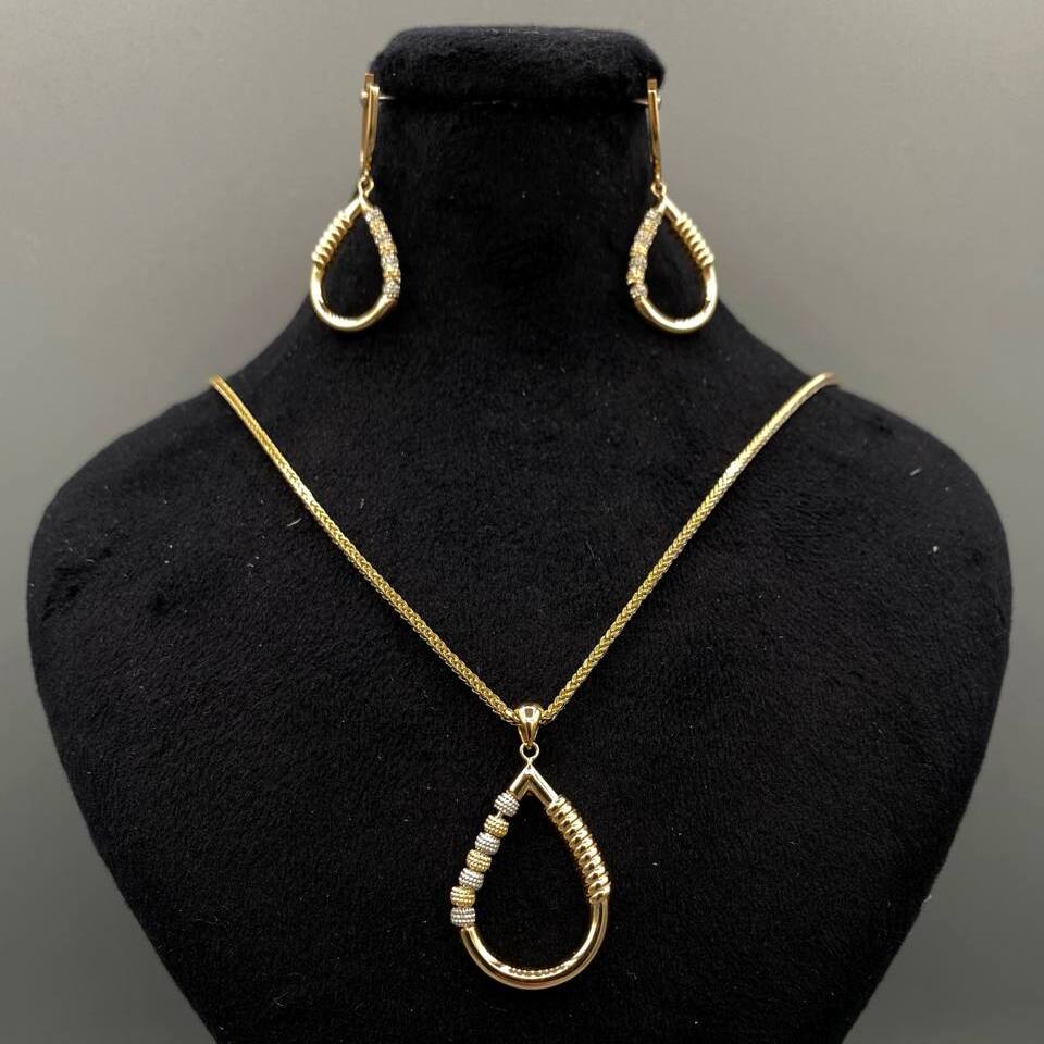 نیم ست طلا 18 عیار زنانه ترکیب گوی سفید و طلایی شامل آویز و گوشواره لاوندر کد 534